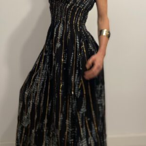 Majesty Essence nero, vestito lungo, manica corta, scollo a V, drappeggiato ed elegante