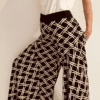 I Wild Harmony Pants sono la fusione perfetta tra comfort e stile boho. Morbido, leggero e fluido, ha una vestibilità ampia e un elastico in vita che si adatta a tutte le taglie. Fatto a mano in India da abili artigiani.