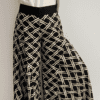 I Wild Harmony Pants sono la fusione perfetta tra comfort e stile boho. Morbido, leggero e fluido, ha una vestibilità ampia e un elastico in vita che si adatta a tutte le taglie. Fatto a mano in India da abili artigiani.