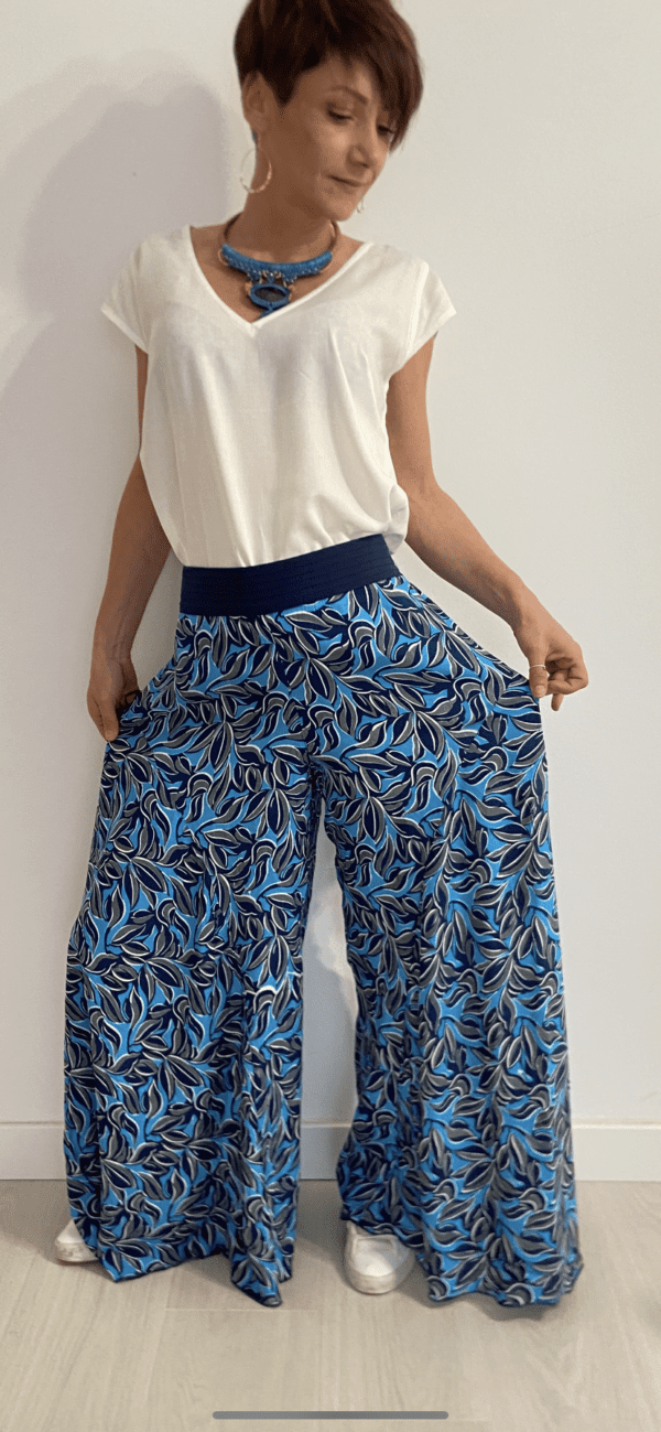 I Wild Harmony Pants sono la fusione perfetta tra comfort e stile boho. Morbido, leggero e fluido, ha una vestibilità ampia e un elastico in vita che si adatta a tutte le taglie. Fatto a mano in India da abili artigiani.