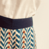I Wild Harmony Pants sono la fusione perfetta tra comfort e stile boho. Morbido, leggero e fluido, ha una vestibilità ampia e un elastico in vita che si adatta a tutte le taglie. Fatto a mano in India da abili artigiani.