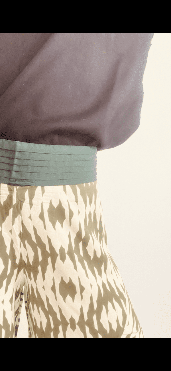 I Wild Harmony Pants sono la fusione perfetta tra comfort e stile boho. Morbido, leggero e fluido, ha una vestibilità ampia e un elastico in vita che si adatta a tutte le taglie. Fatto a mano in India da abili artigiani.
