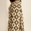 I Wild Harmony Pants sono la fusione perfetta tra comfort e stile boho. Morbido, leggero e fluido, ha una vestibilità ampia e un elastico in vita che si adatta a tutte le taglie. Fatto a mano in India da abili artigiani.