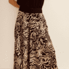 I Wild Harmony Pants sono la fusione perfetta tra comfort e stile boho. Morbido, leggero e fluido, ha una vestibilità ampia e un elastico in vita che si adatta a tutte le taglie. Fatto a mano in India da abili artigiani.