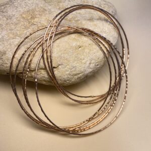 Bracciale multi-anello placcato in rame – Fatto a mano