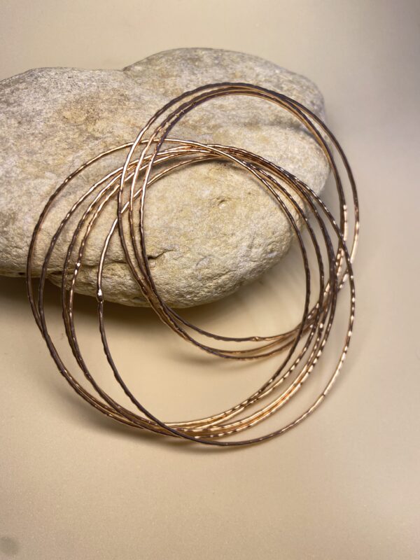 Bracciale multi-anello placcato in rame – Fatto a mano