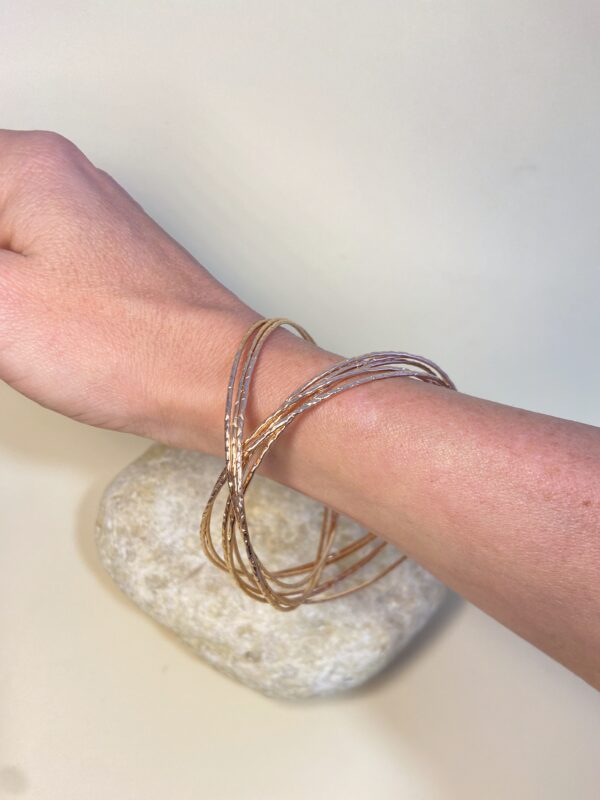 Bracciale multi-anello placcato in rame – Fatto a mano